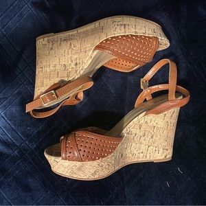 NEW. Brown wedge heels